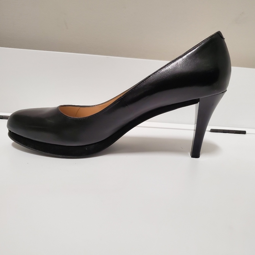 Nine West Black Genuine Leather Pumps 9M